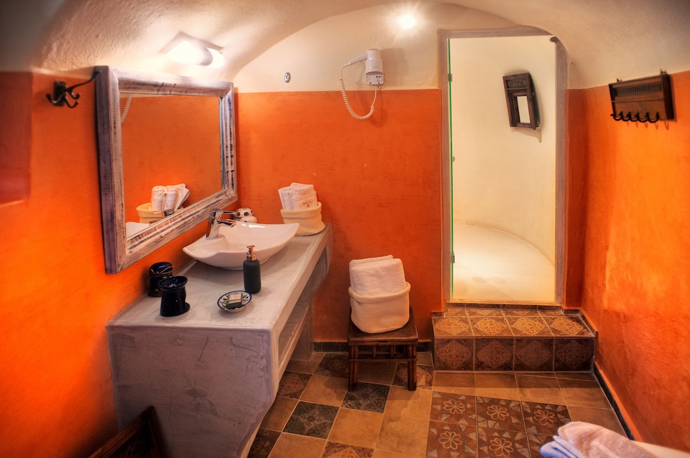 Heliophos Boutique Hotel 30/50