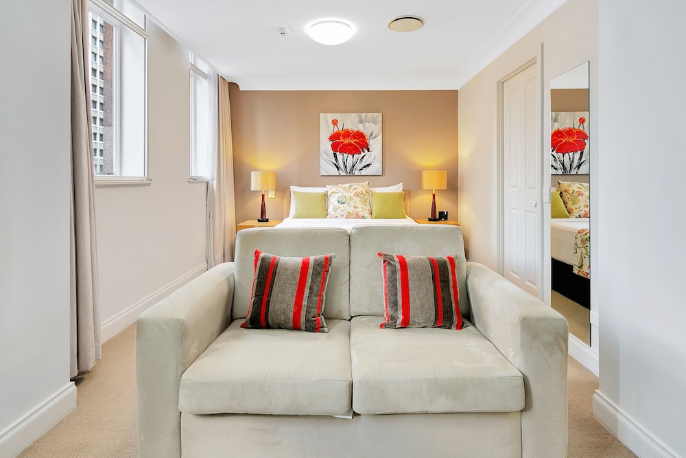 The Manor Apartment Hotel 27/56