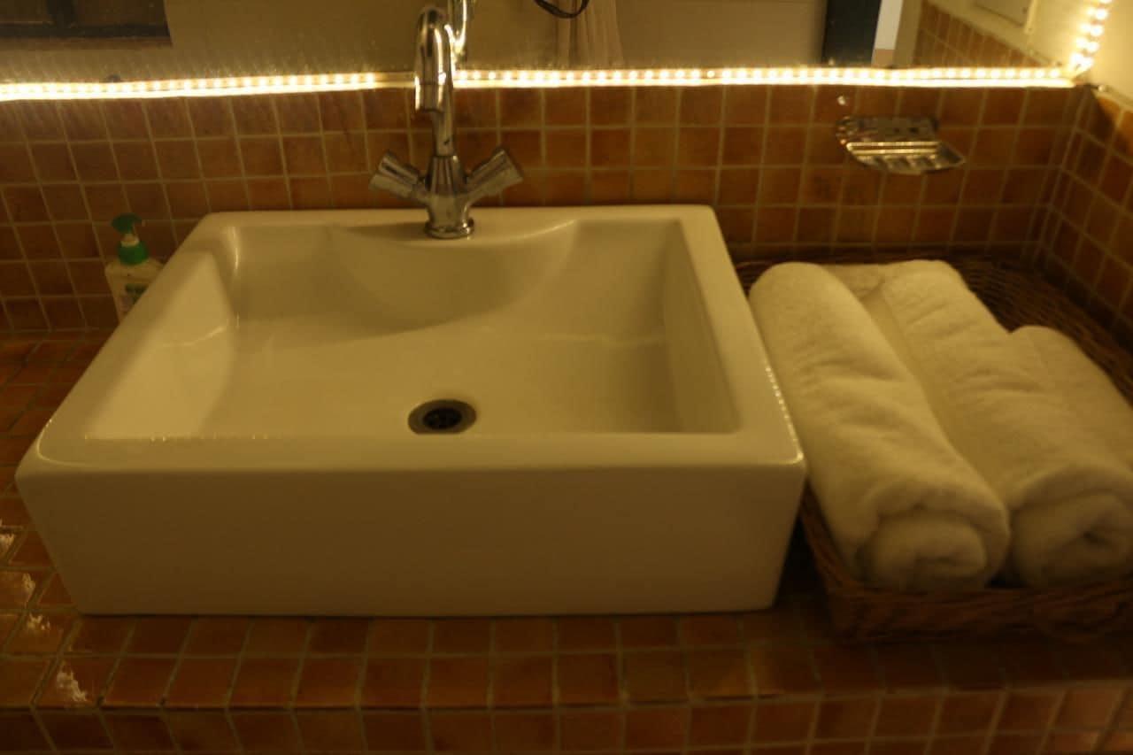 Letsbunk Poshtel 27/28