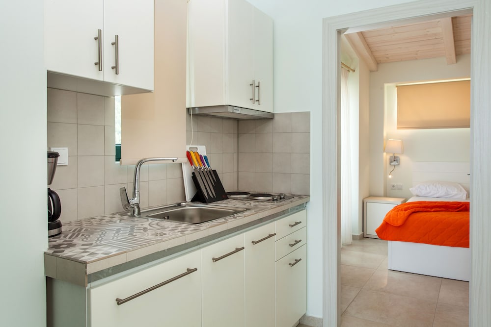 Elpiniki Luxury Apartments 17/66
