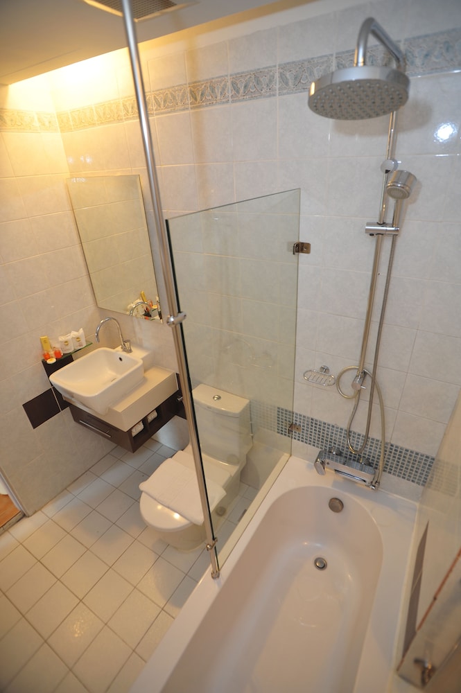C N Hotel Patong 44/46