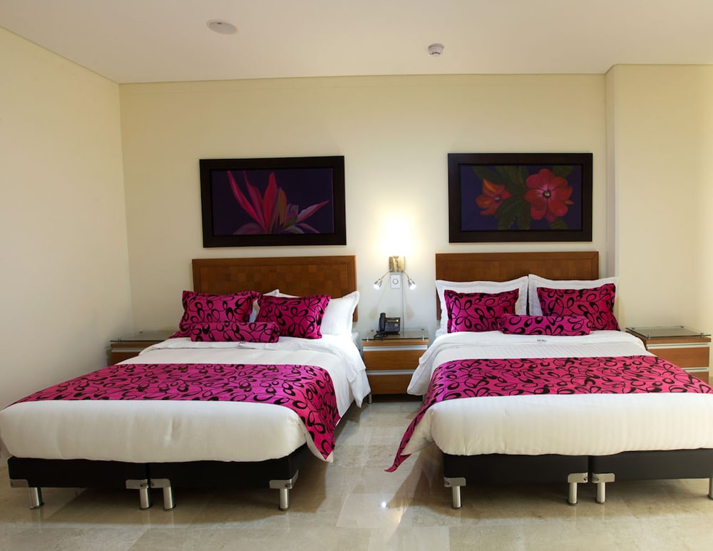 DELUXE, 2 QUEEN BEDS
