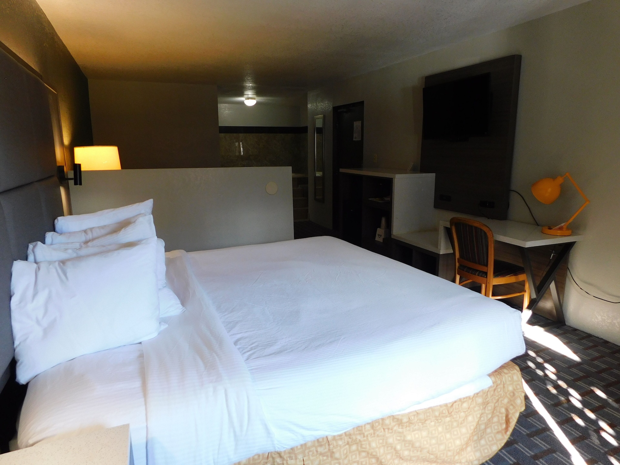 DELUXE, STUDIO, SUITE, KING BED