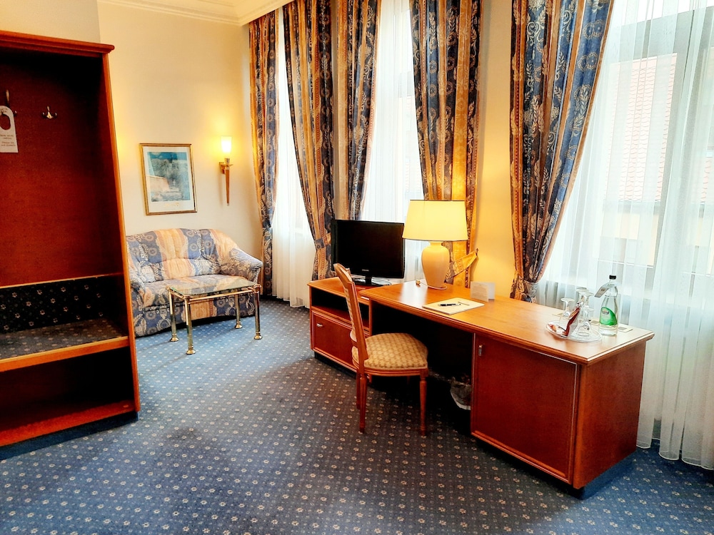 Bayerischer Hof Dresden 7/76