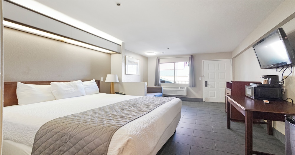 Budget Inn and Suites Stockton 22/55