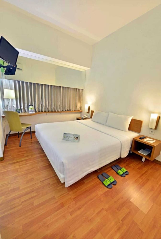 Whiz Hotel Pemuda Semarang 11/44