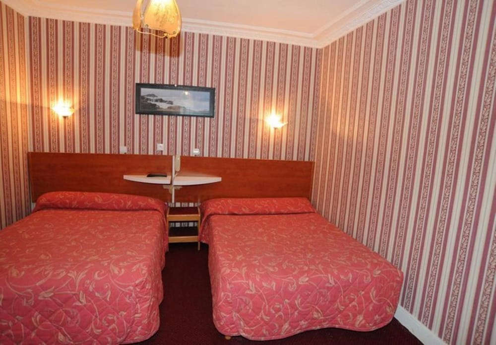 Sully Hotel 28/40