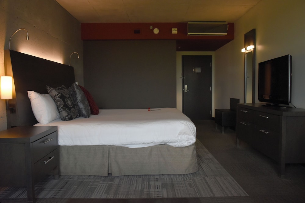 Manhattan, Suite, 1 King and 2 Queen Beds