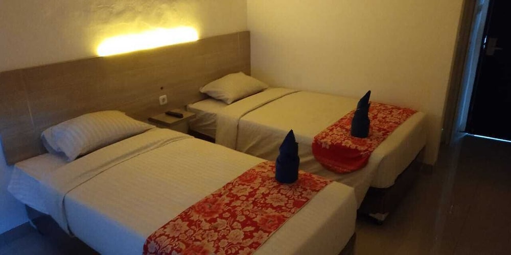 Mel's Inn Manado 7/15