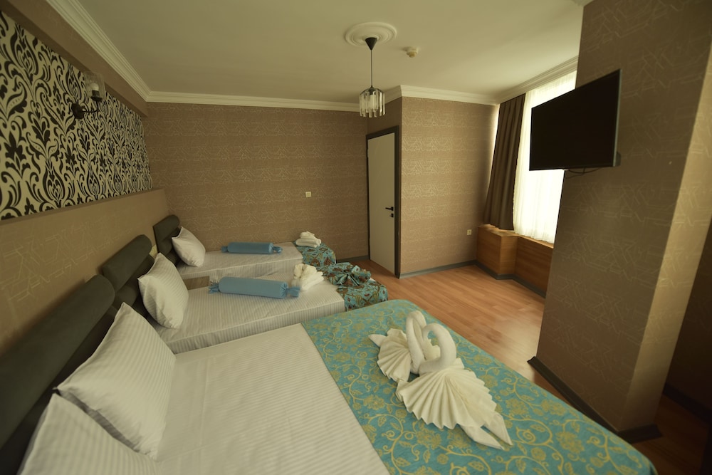 THE LUXX BOUTIQUE HOTEL 39/53