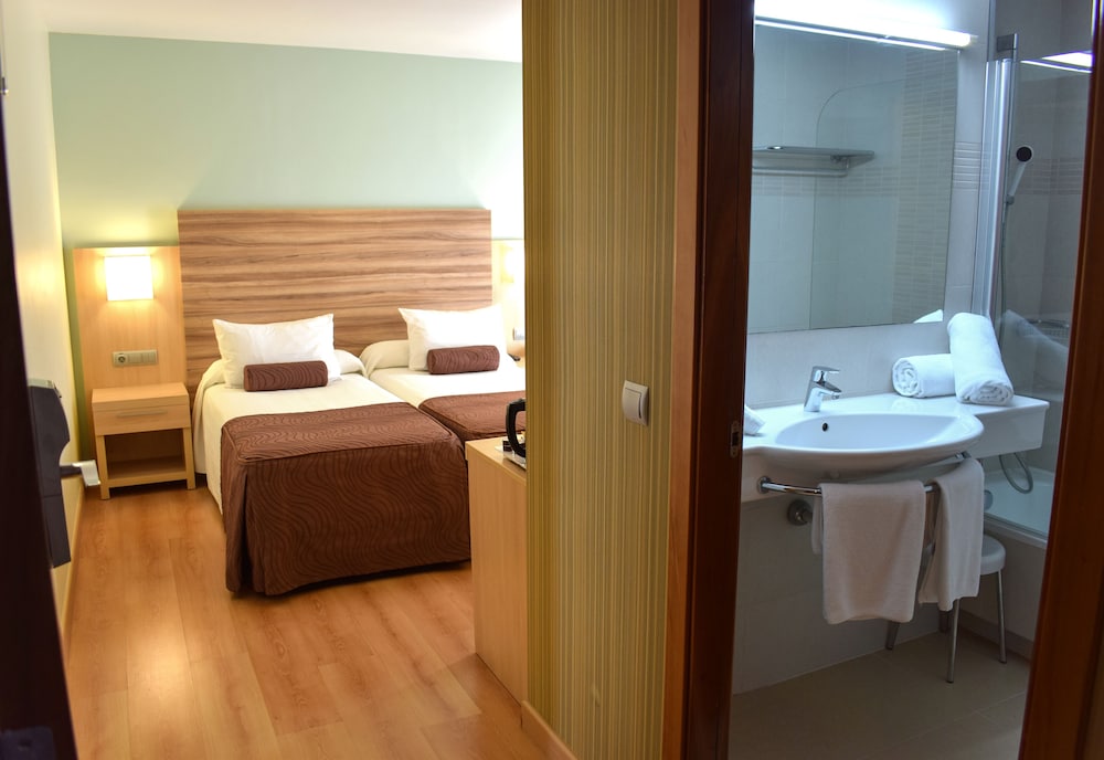 Riviera Beach Hotel - Adults Recommended 30/30