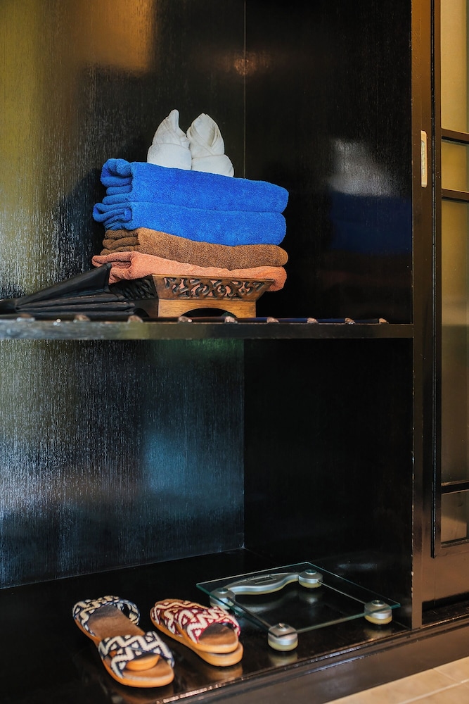 Thai Modern Resort and Spa 14/83