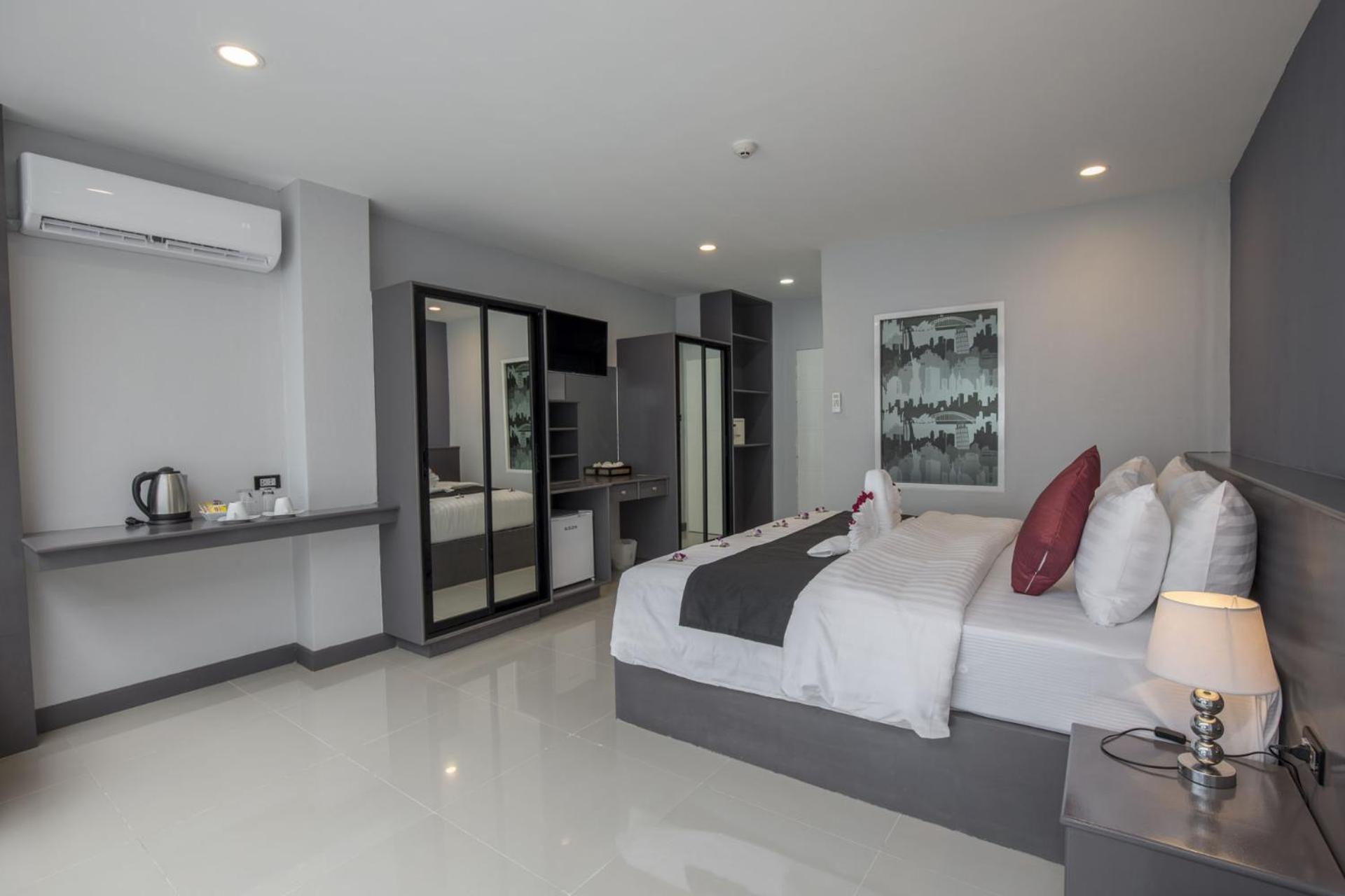 Junior Suite, Pool Access, MODERN LIVING HOTEL 2/6