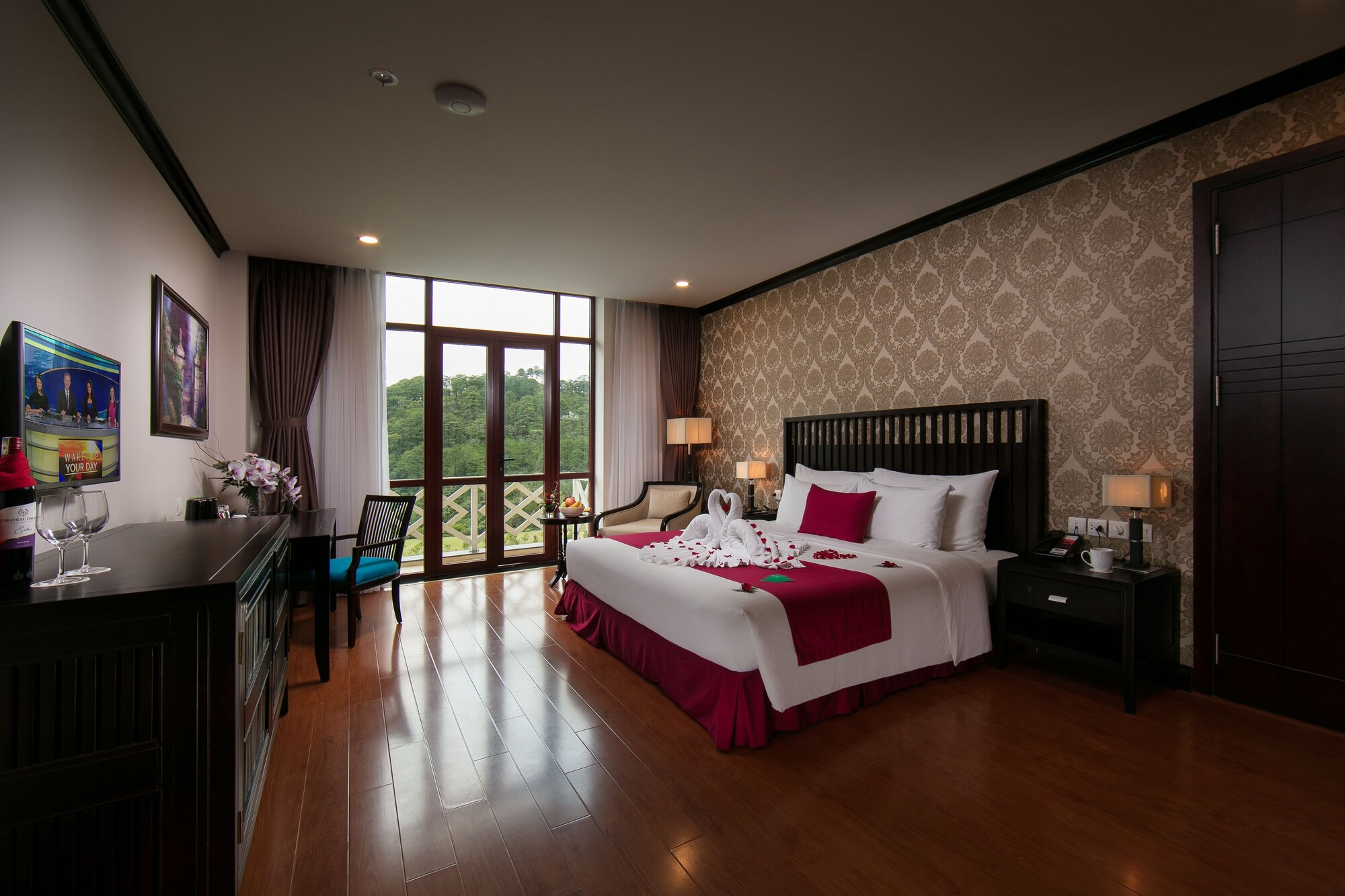 DELUXE, KING BED, GOLF COURSE VIEW