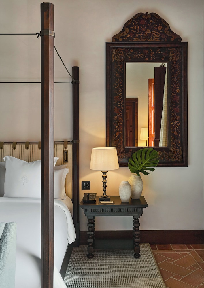Colonial, Studio, Suite, King Bed