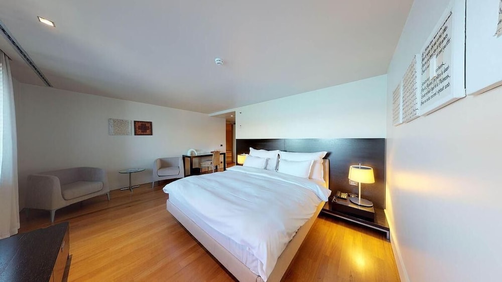 Ajia Hotel 6/50