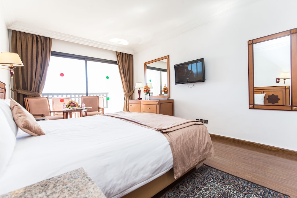EXECUTIVE, SEA VIEW