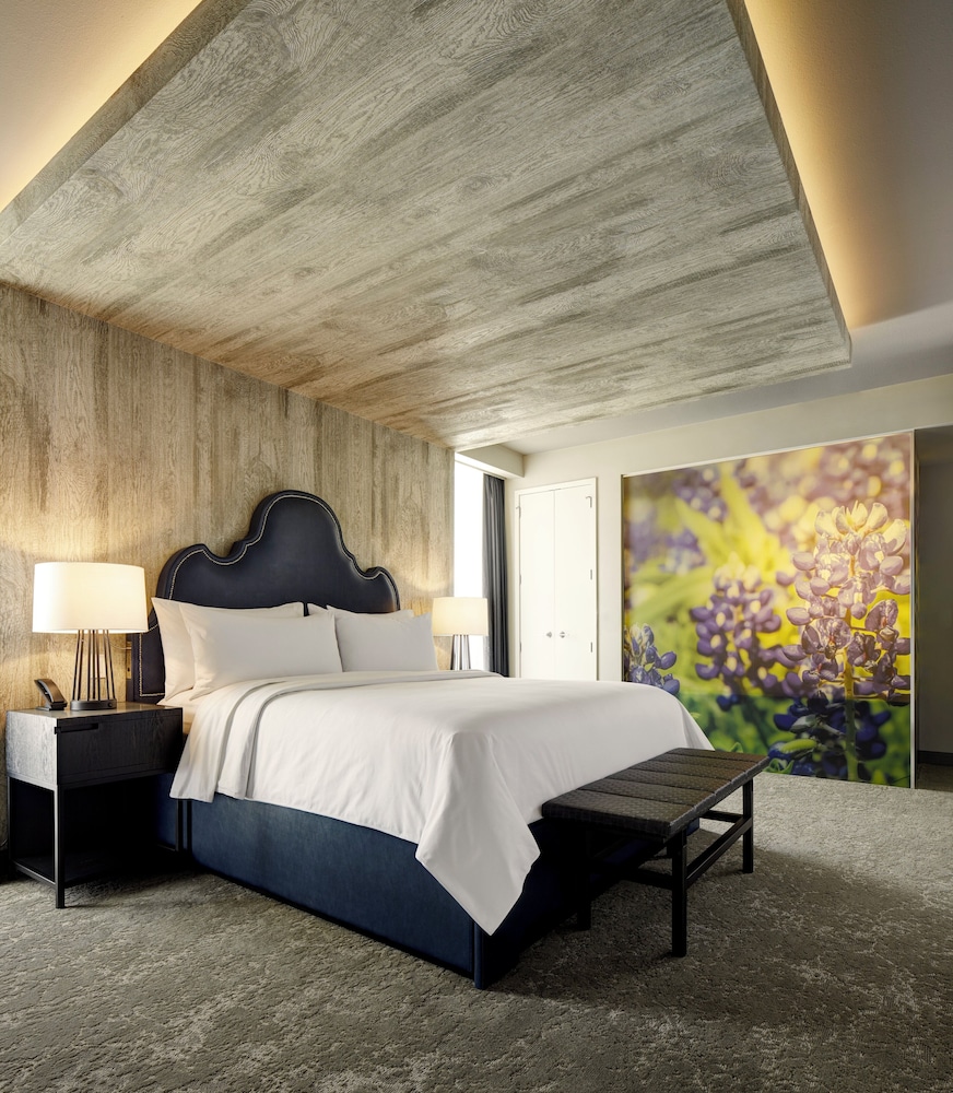 ARCHERS DEN, SUITE, DEN, BALCONY, ACCESSIBLE