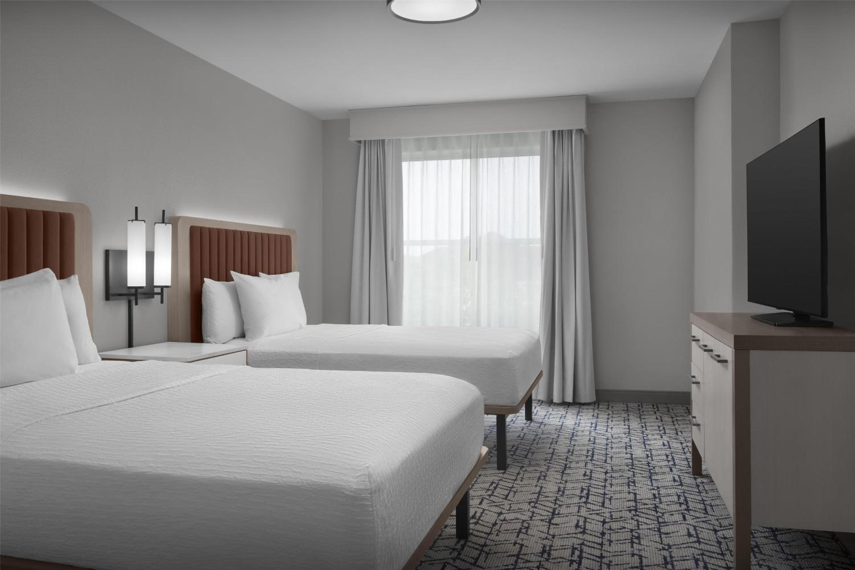 1 Bedroom, Suite, 2 Queen Beds, Sofa