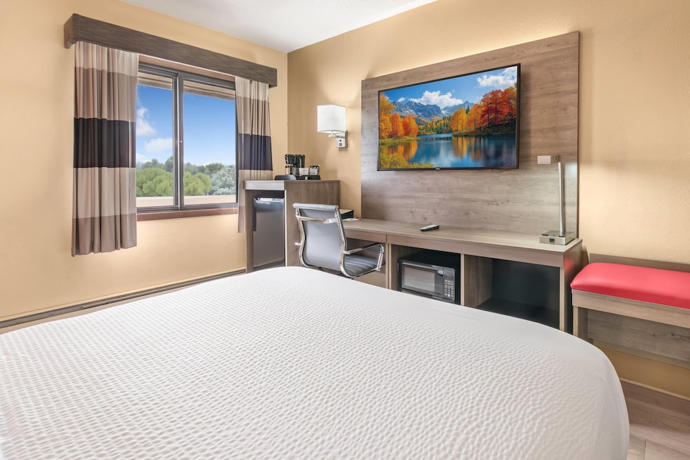 غرفة بسريرين منفصلين، Ramada By Wyndham Minneapolis Golden Valley 3/8