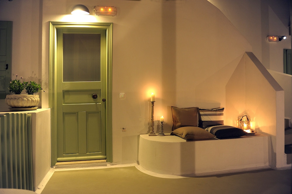 Almyris Hotel 40/41