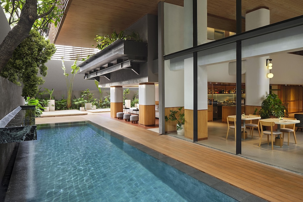Artotel Casa Kuningan 15/18