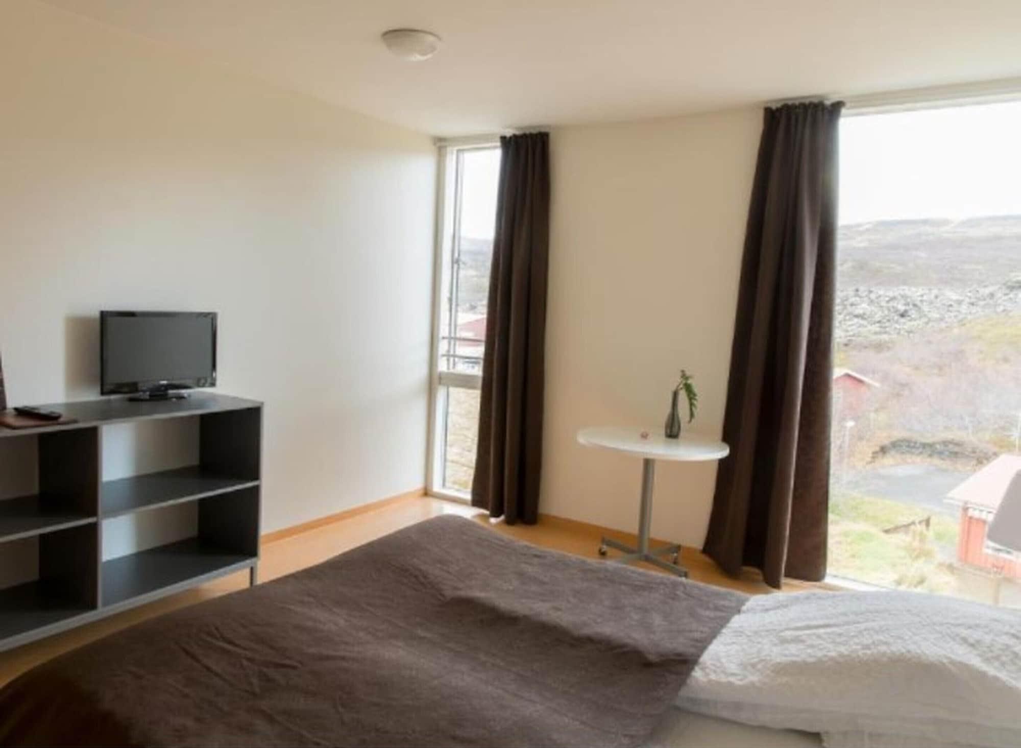 غرفة بسرير مزدوج بإطلالة على الجبل، Hotel Bifrost 3/4