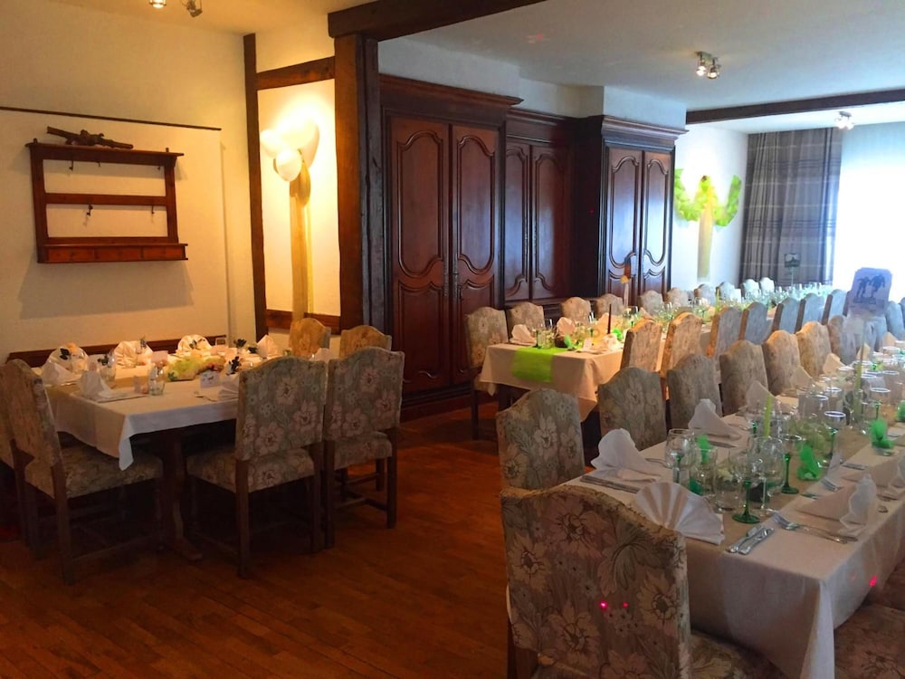 HOTEL AUX TROIS ROSES 36/54