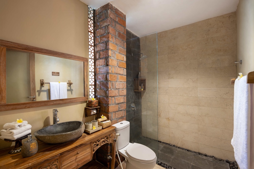 Kailash Suites 32/33