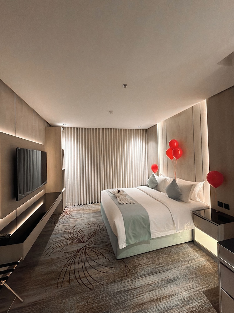 Deluxe, King Bed