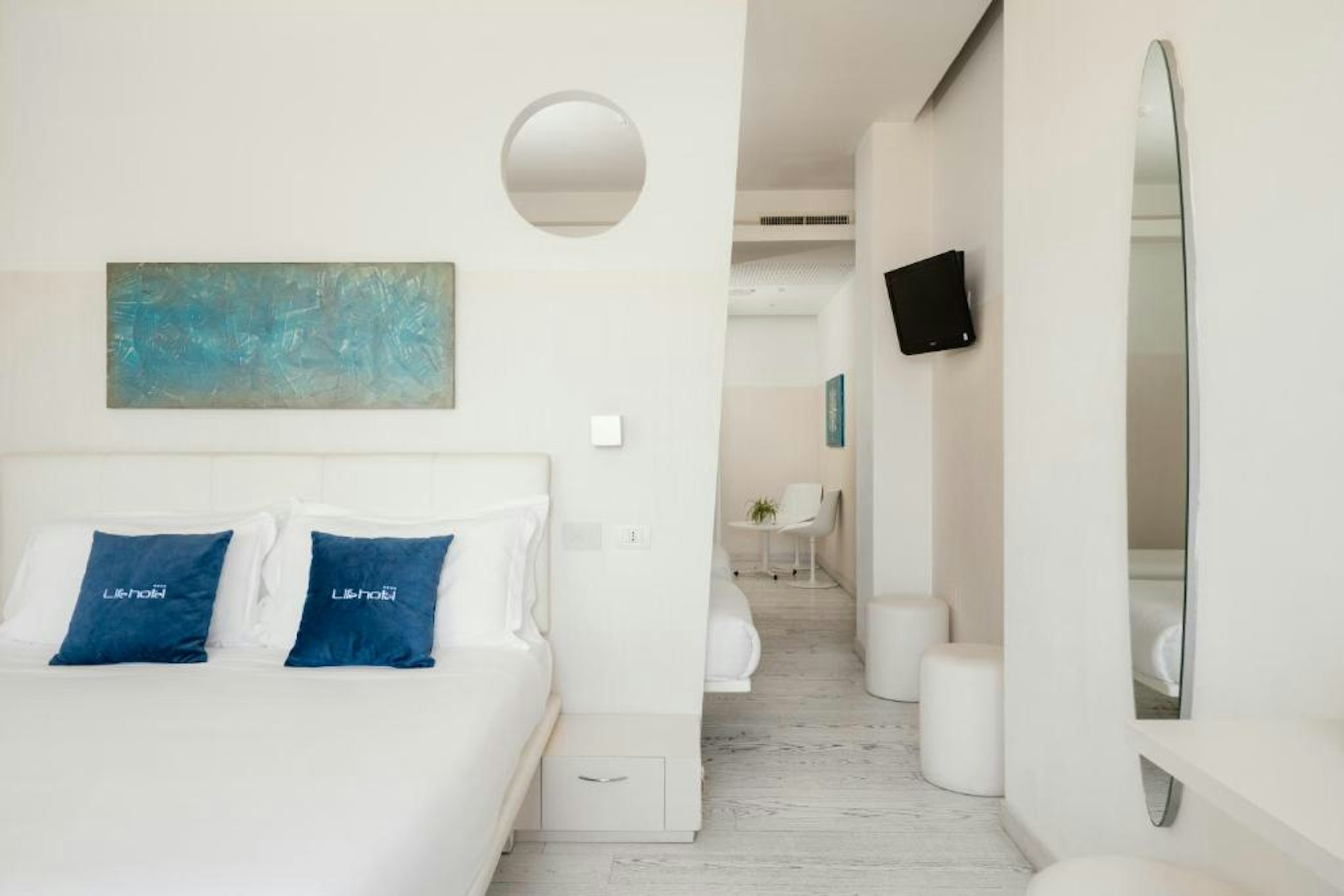 LIFE HOTEL 15/26