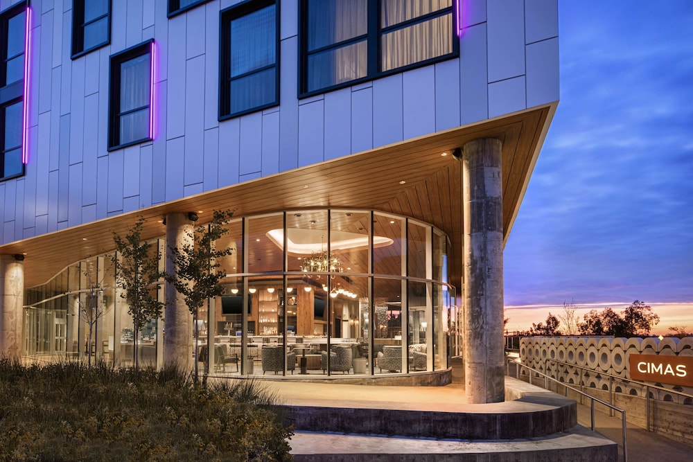 Hyatt Centric Beale Street Memphis 60/60