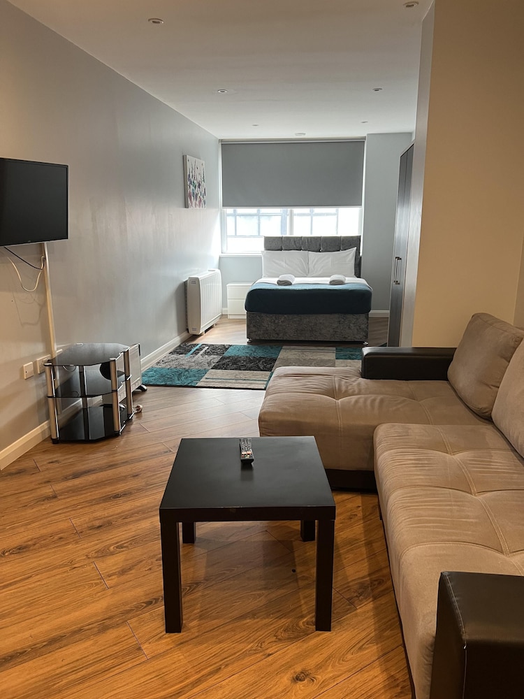 Easy Lets - Showcase Apartments 28/45