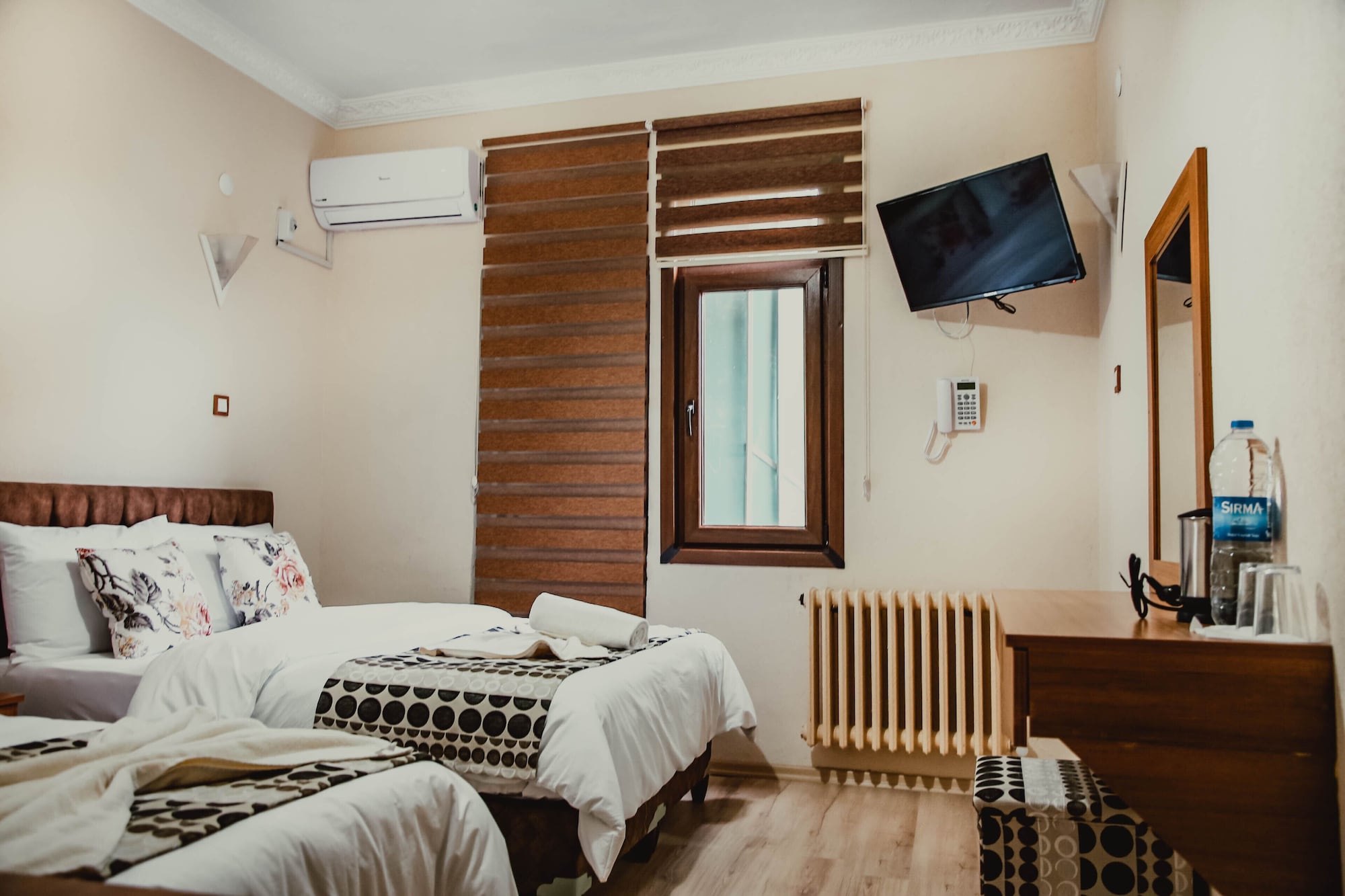 ECONOMY, TWIN BEDS