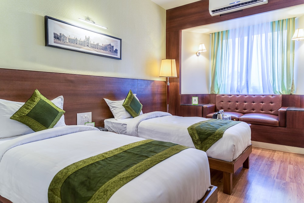 Treebo Grand Emerald Pune 20/50