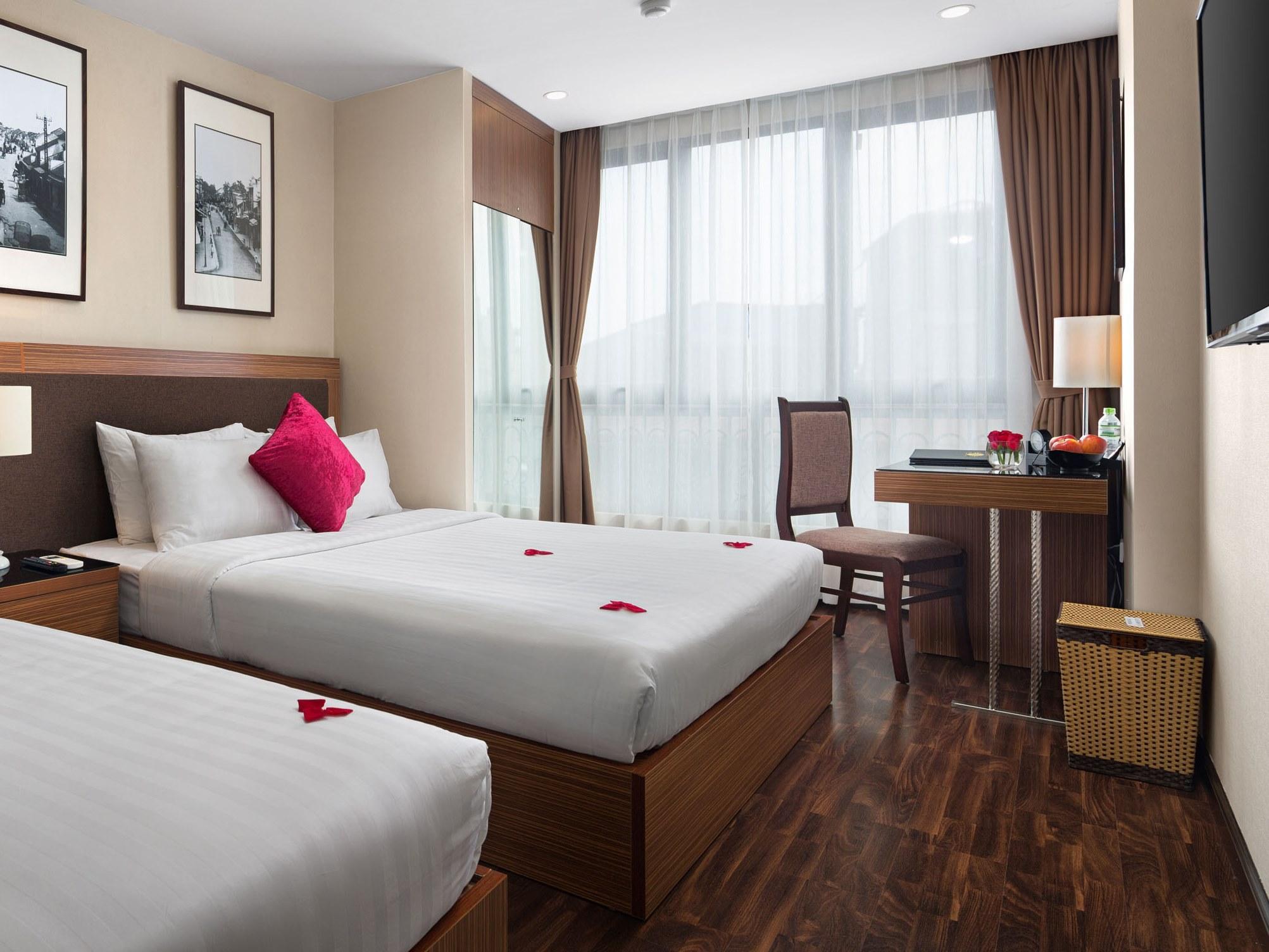 Semi Room, Family, 1 Queen and 1 Single Bed