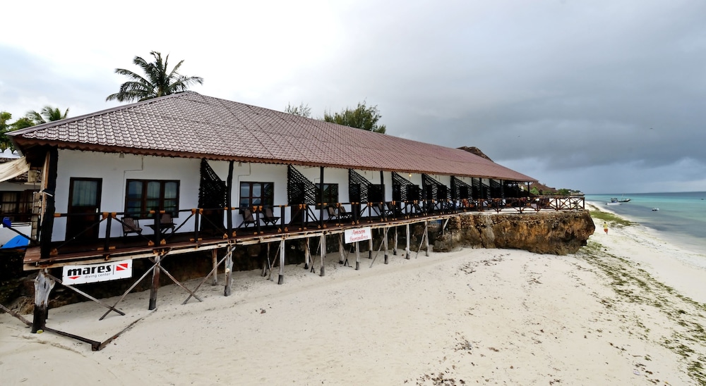 Amaan Beach Bungalows 7/38