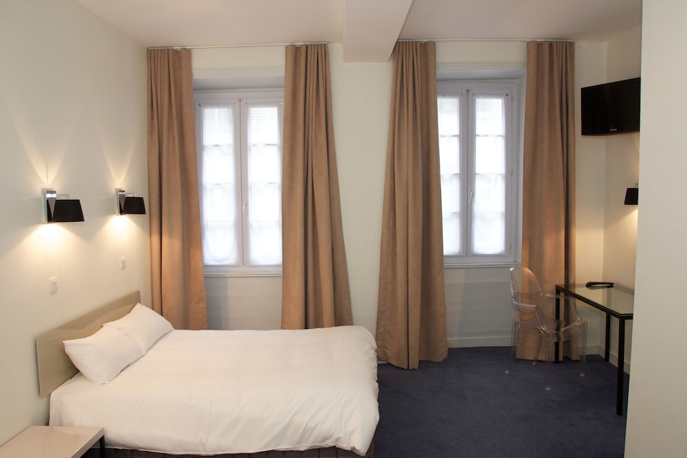 HOTEL HENRI IV 20/69