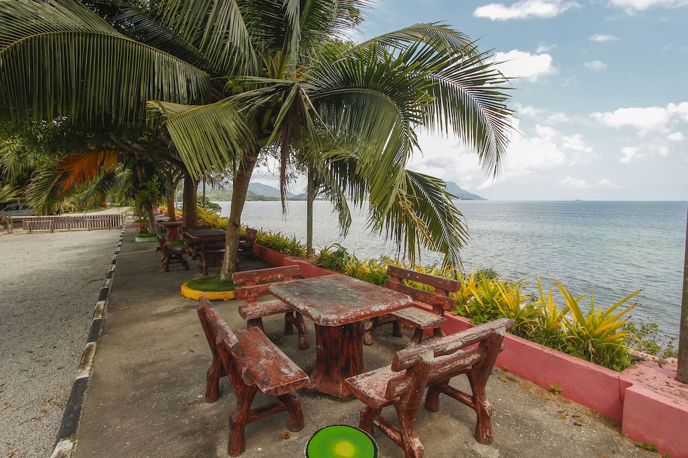 Tanjung Puteri Motel 9/41