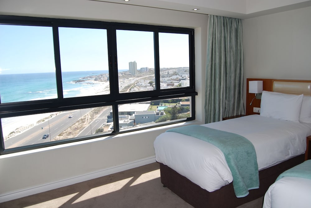 Blaauwberg Beach Hotel 35/100