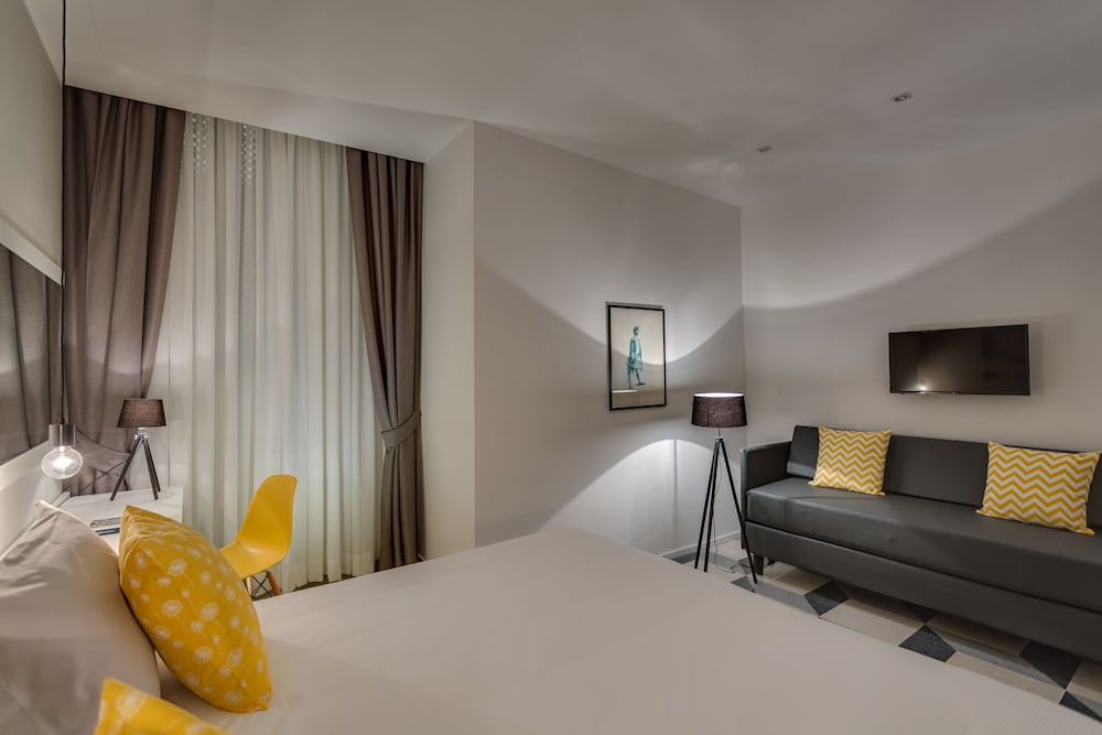 Navona Theatre Hotel 24/54