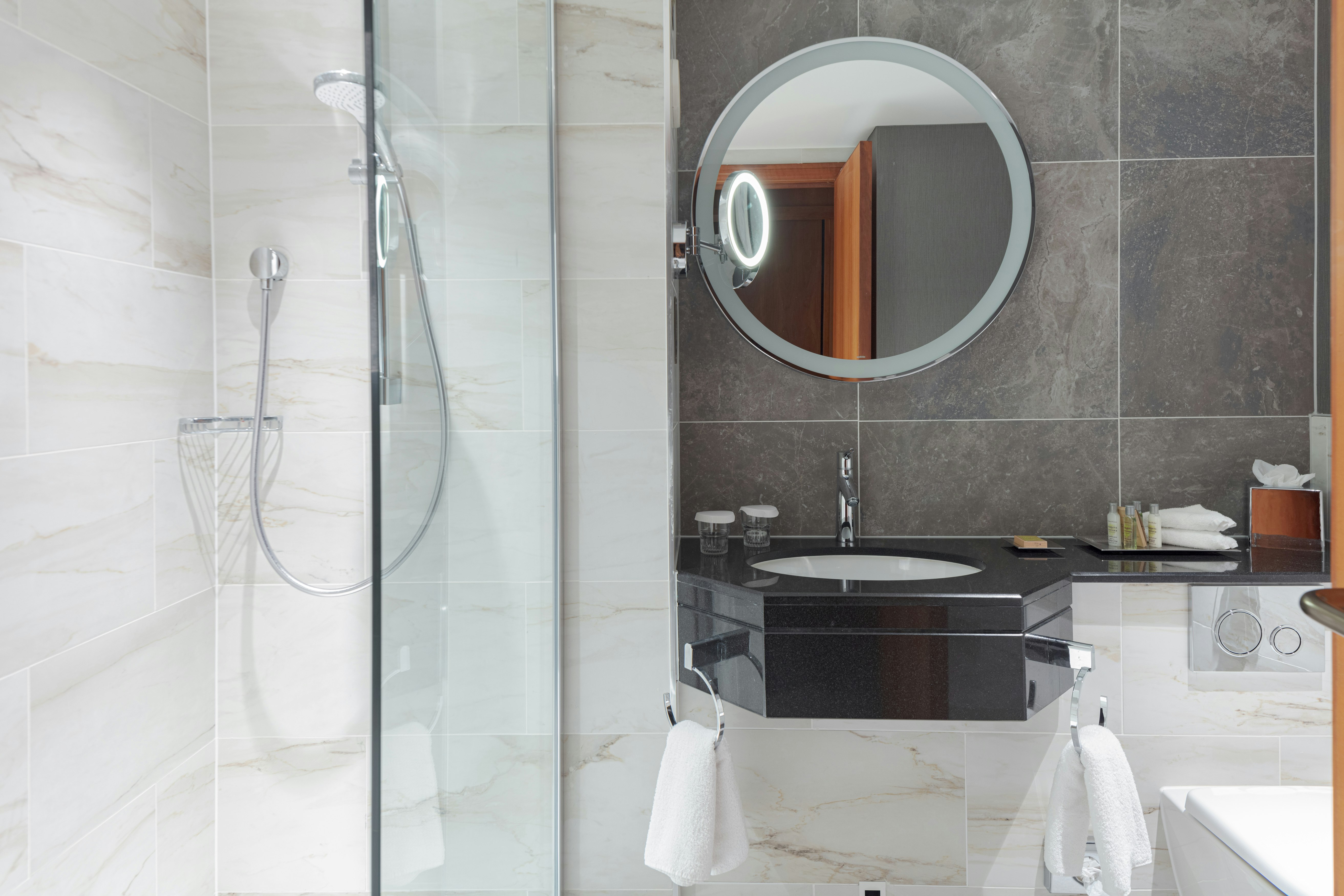 غرفة ديلوكس بسريرين مزدوجين بإطلالة، Hilton Belfast 8/8