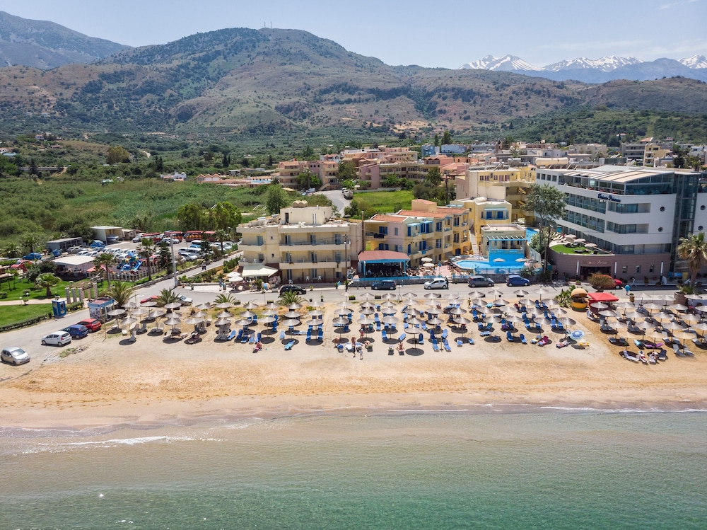 Summer Beach Hotel 37/42