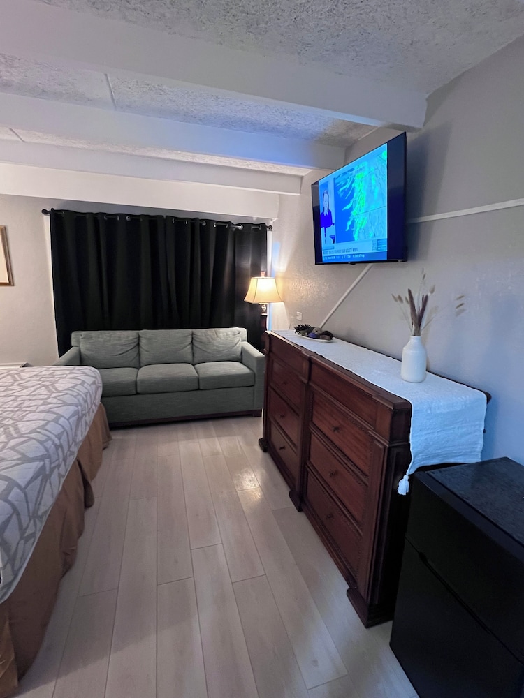 Regency Inn 23/55