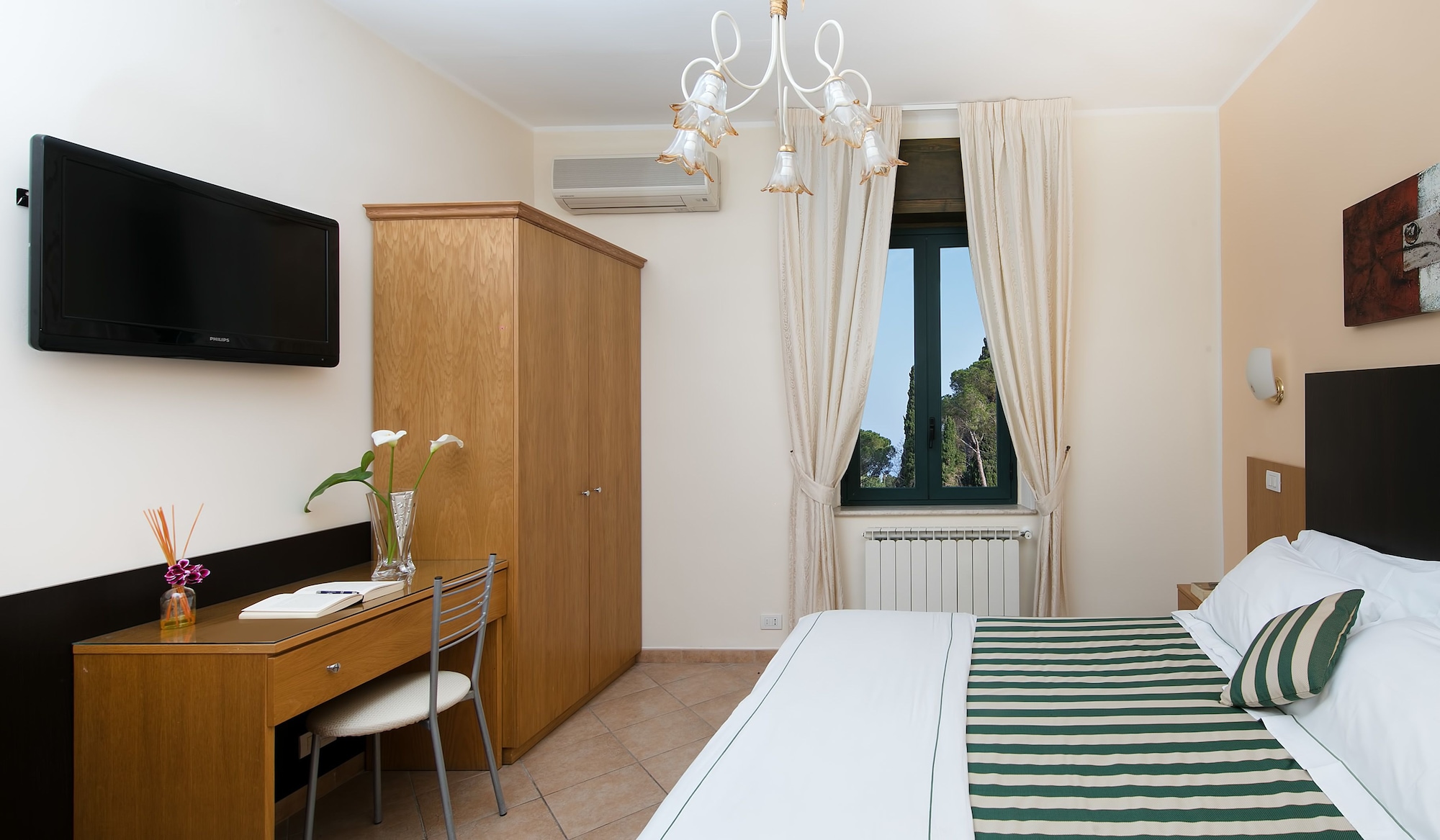 غرفة كلاسيكية بسرير كوين، Hotel La Pensione Svizzera 4/9