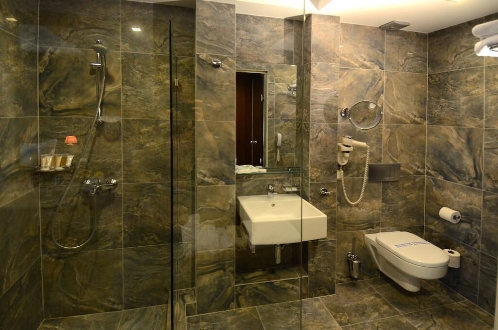 Bomo Danai Hotel 35/38