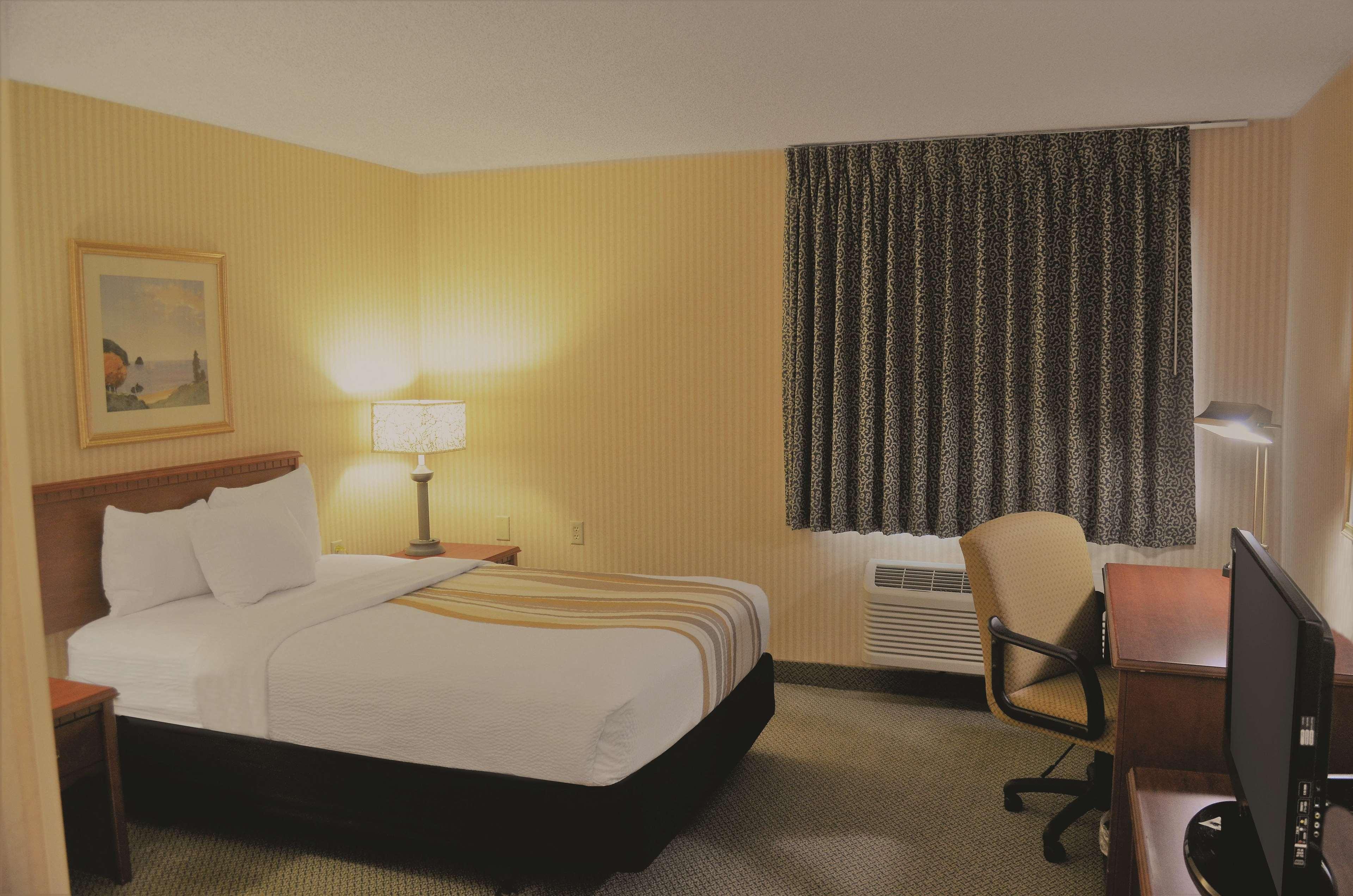 غرفة بسرير مزدوج، La Quinta Inn Suites By Wyndham Stevens Point 2/2