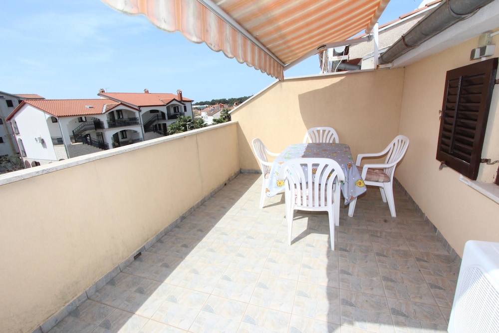 APARTMENTS LORA 51/66