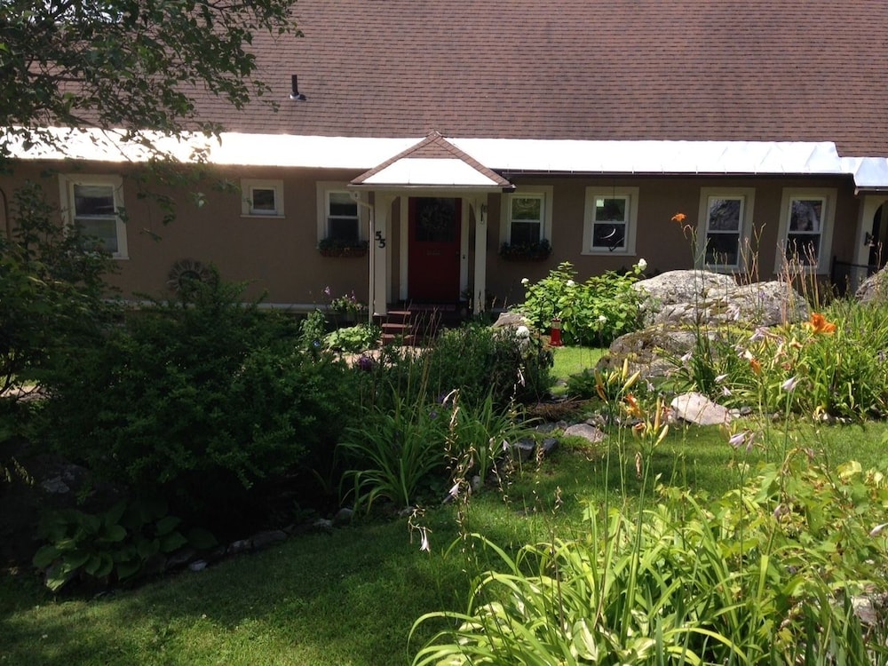 The Red Door B&B 2/34