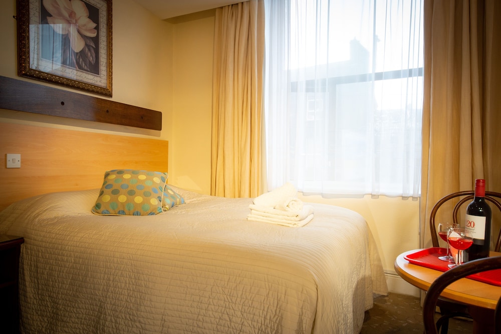 Ashley Hotel 20/60